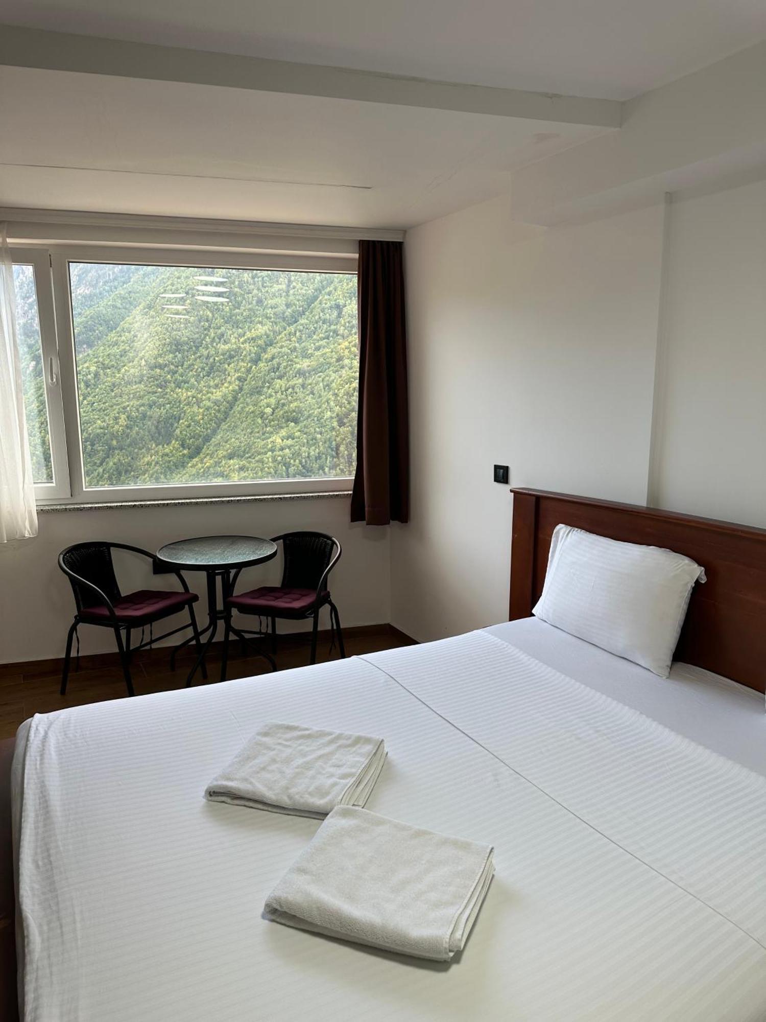 Hotel Panorama Rugove Peje Extérieur photo