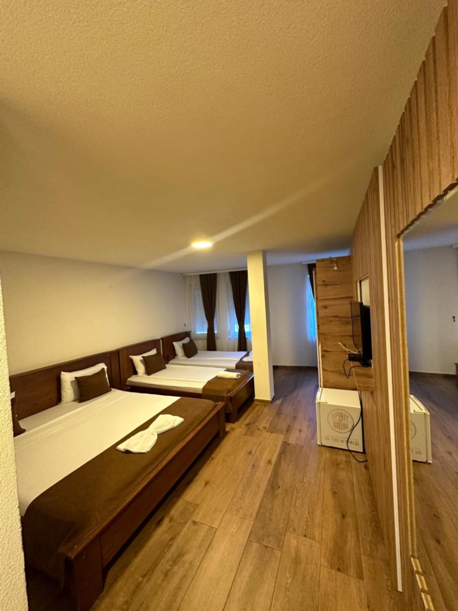 Hotel Panorama Rugove Peje Extérieur photo